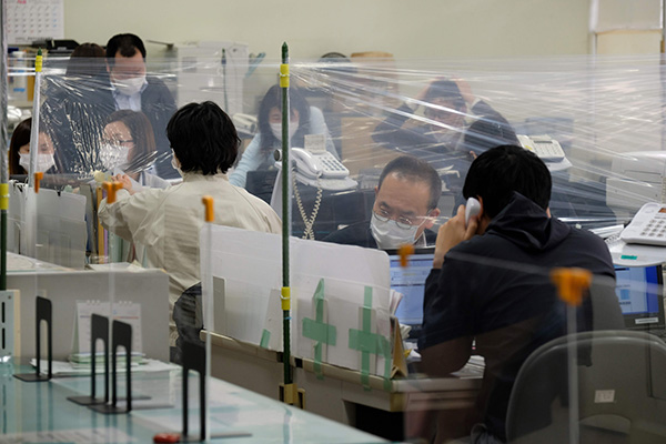 安倍政府抗疫措施无法律约束力，仅有18%的日本人远程办公